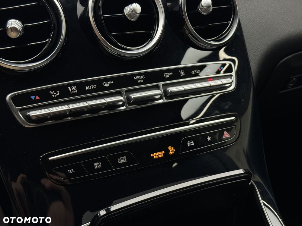 Mercedes-Benz GLC 300 e 4-Matic Business Edition - 25