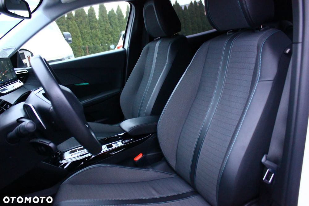 Peugeot 2008 BlueHDi 130 Allure S&S EAT8 - 25