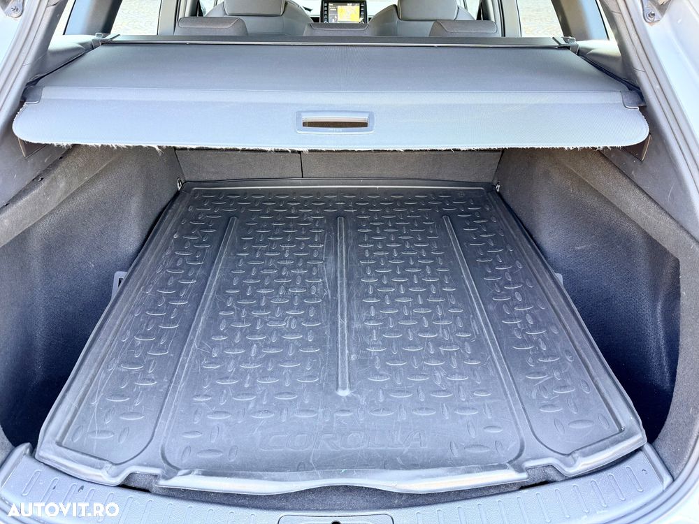 Toyota Corolla 1.8 HSD Business - 12