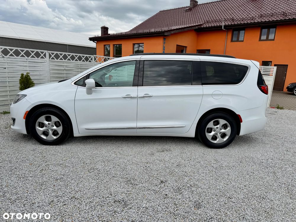 Chrysler Pacifica - 24