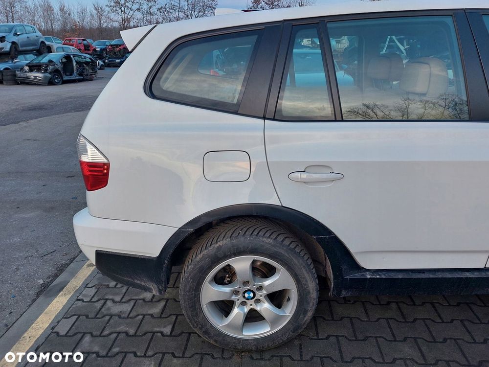 BMW X3 E83 lift LCI Błotnik tył prawy - 1