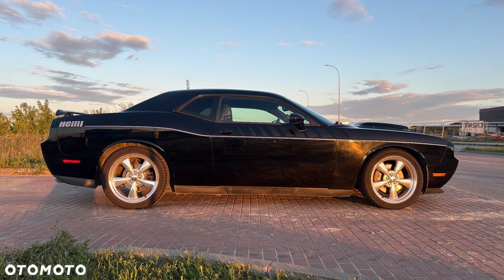 Dodge Challenger - 4