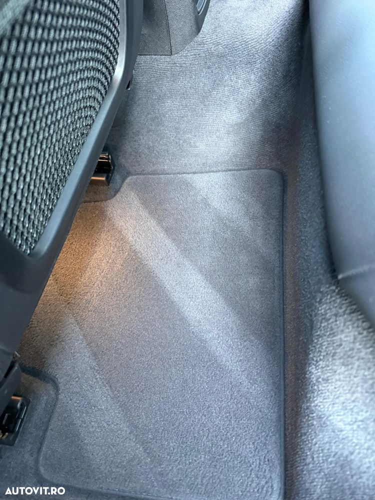 BMW Seria 3 320d xDrive AT MHEV - 36