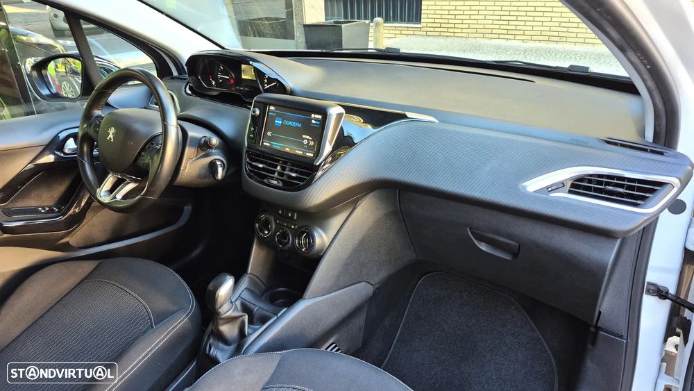Peugeot 208 1.2 PureTech Style - 12