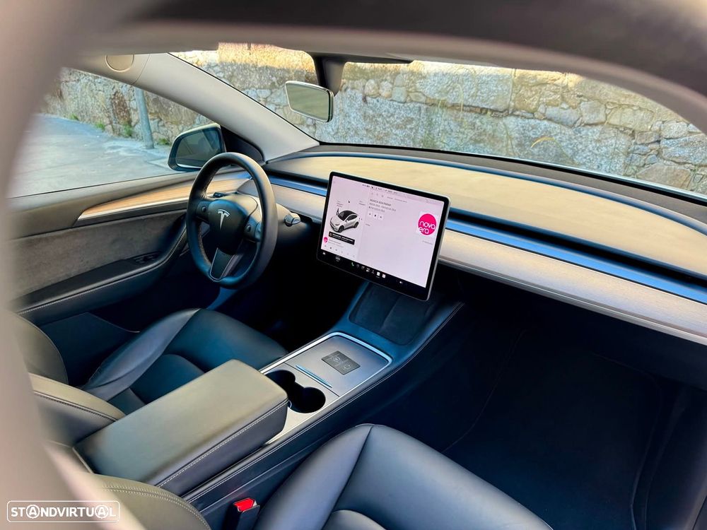 Tesla Model Y Long Range Dual Motor AWD - 37