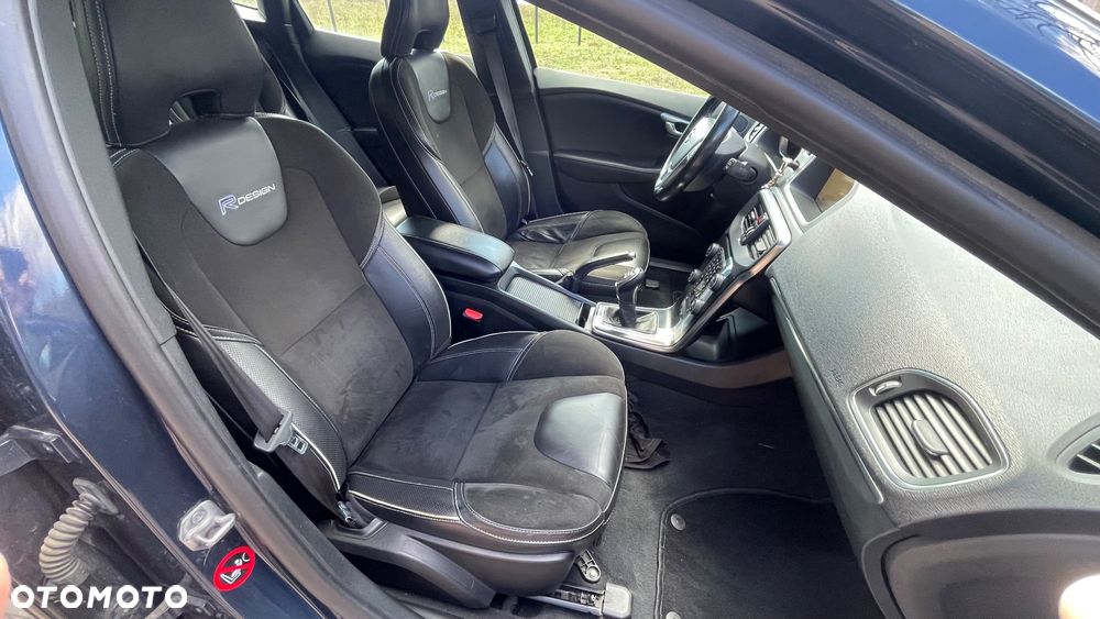Volvo V40 D2 R Design - 11