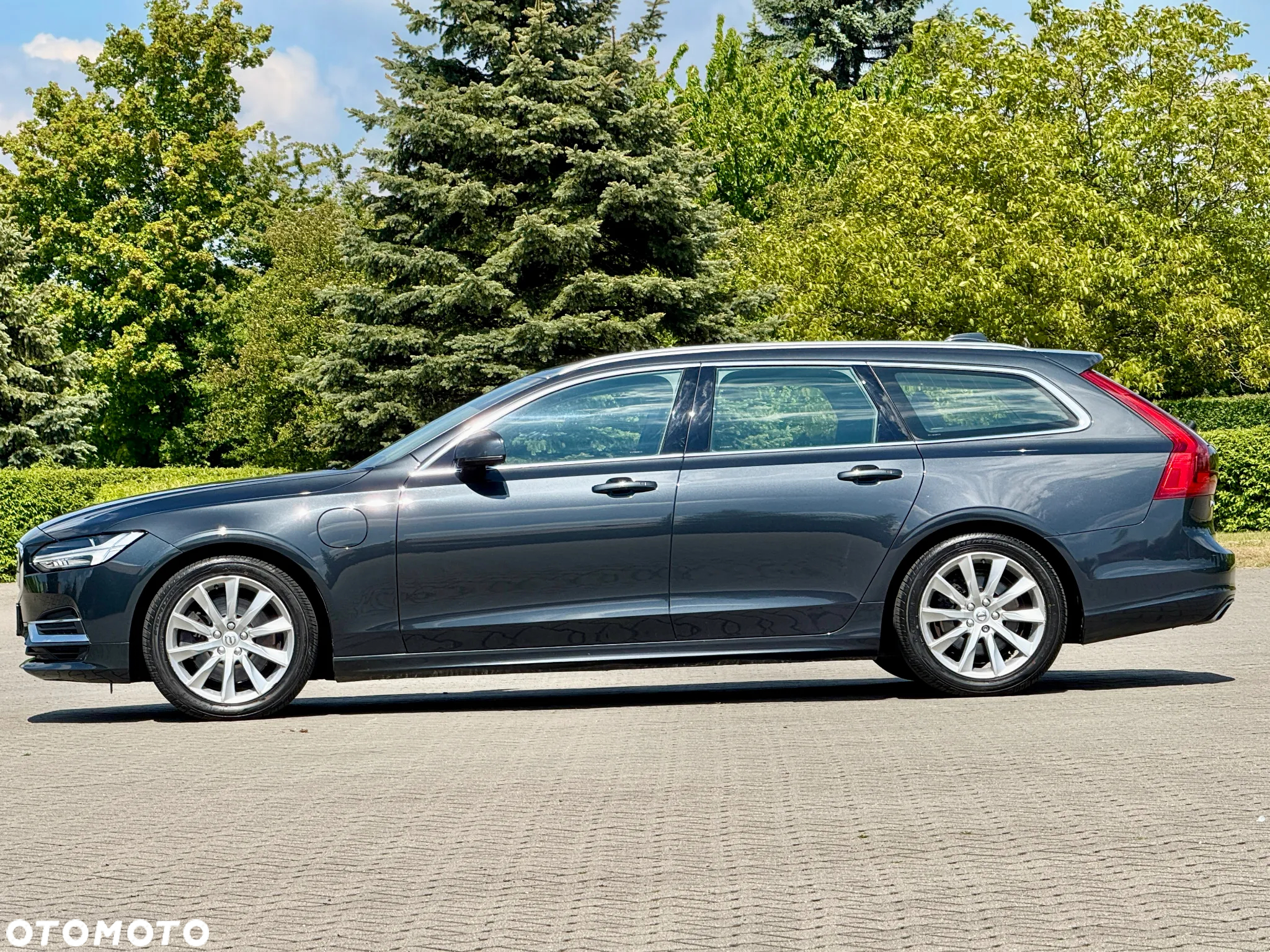 Volvo V90 T8 AWD Plug-In Hybrid Momentum Pro - 4