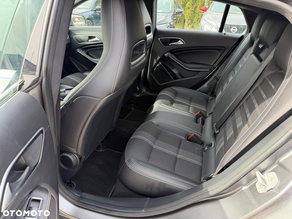 Mercedes-Benz CLA 180 Urban - 25