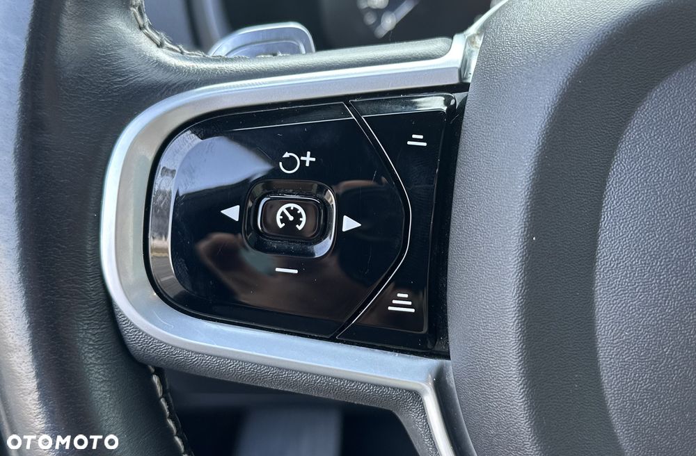 Volvo XC 90 T8 AWD Plug-In Hybrid R-Design 7os - 25