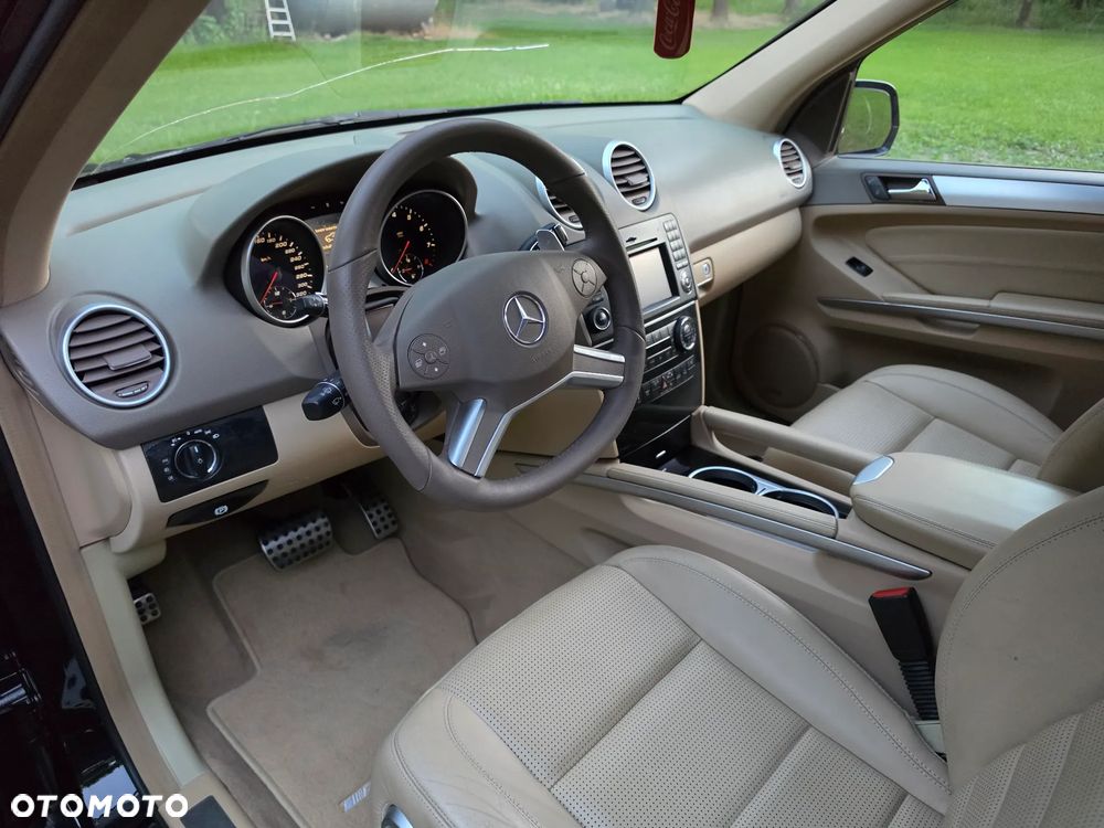 Mercedes-Benz ML 63 AMG 4Matic 7G-TRONIC 10th Anniversary - 24