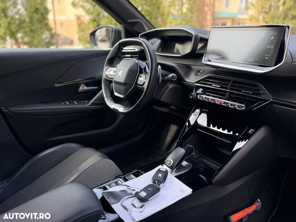 Peugeot 208 PureTech 100 EAT8 GT Pack - 11