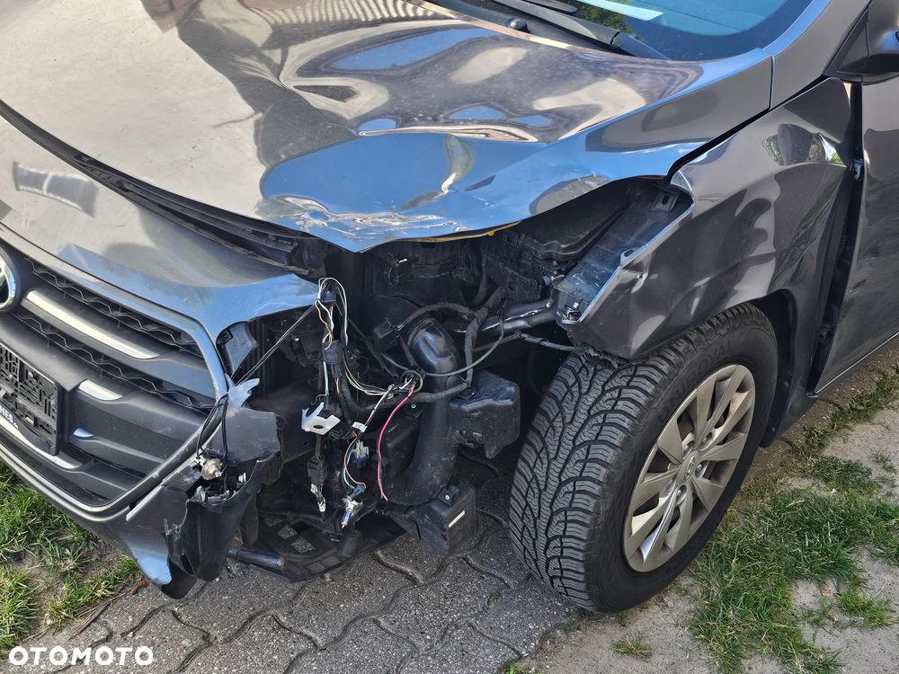 Hyundai i30 blue Kombi 1.6 CRDi Classic - 5