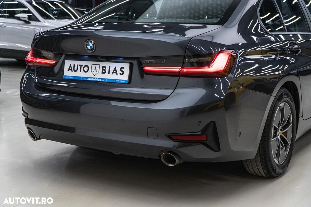 BMW Seria 3 320i Aut. Sport Line - 14