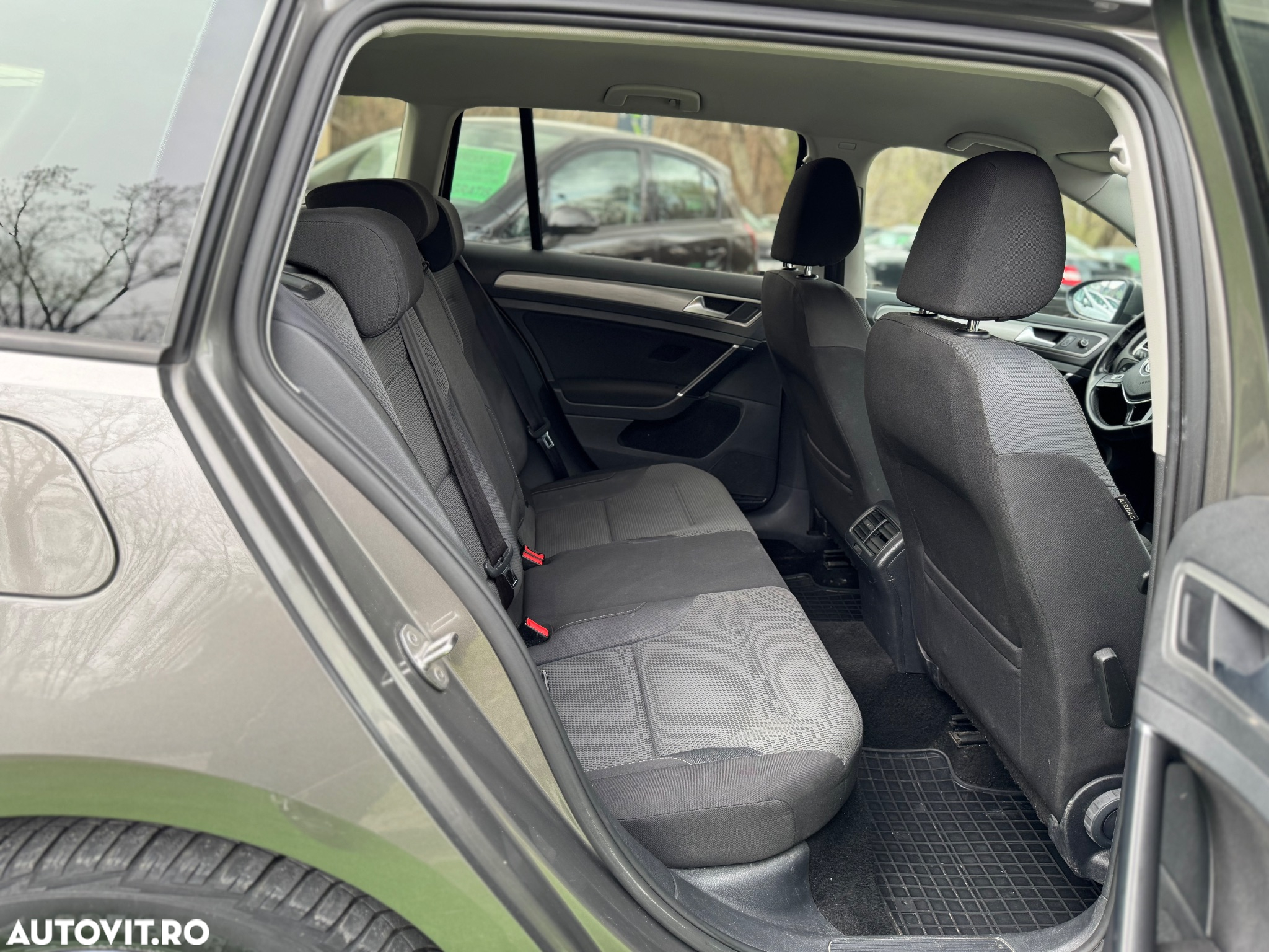 Volkswagen Golf - 9