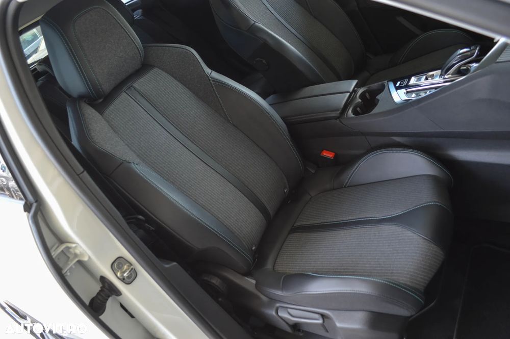 Peugeot 3008 PHEV 300 EAT8 4X4 Allure Pack - 33