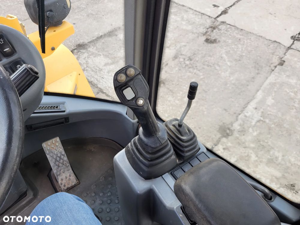 Volvo L 30 G spr z Niemiec 3944 mtg - 12