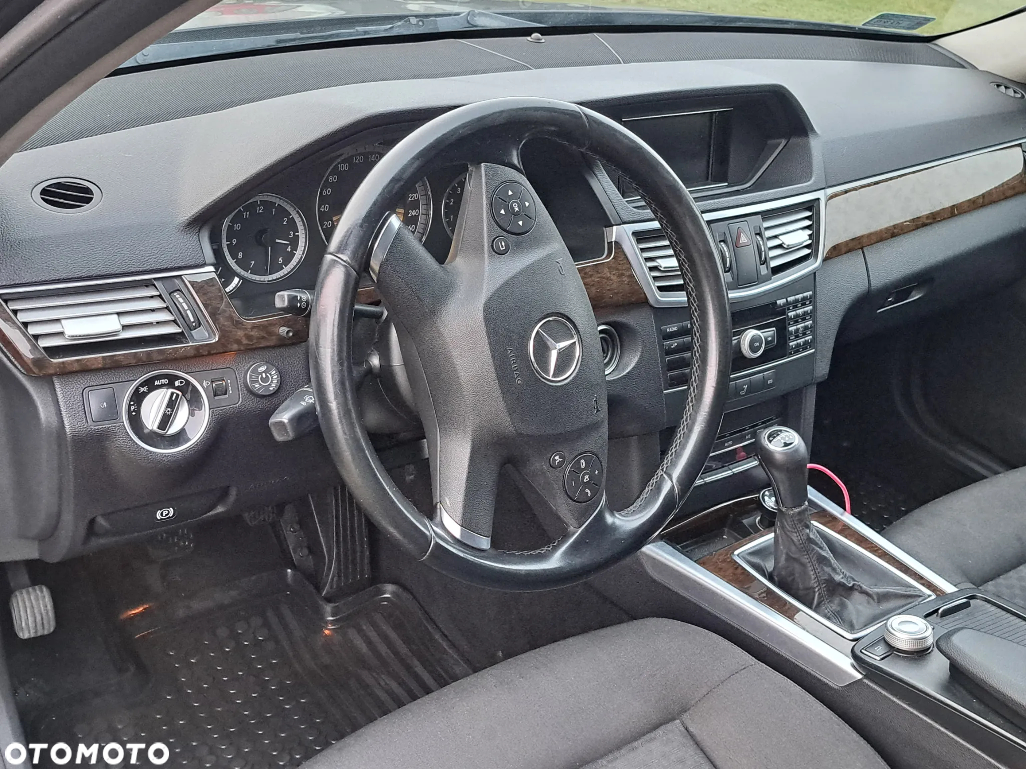 Mercedes-Benz Klasa E 200 CGI BlueEffICIENCY - 3