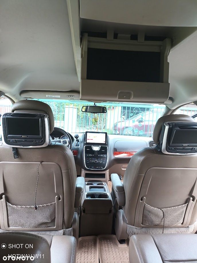 Chrysler Town & Country 3.6 Limited - 9