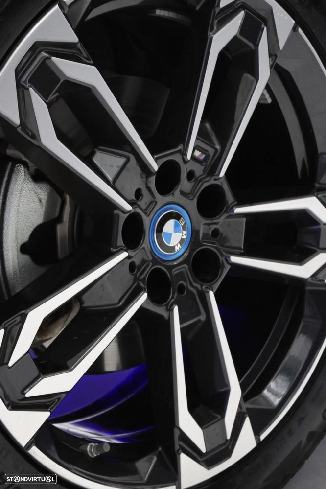 BMW iX2 eDrive20 Pack Desportivo M - 14