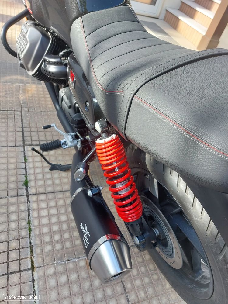 Moto Guzzi V7 Stone Special Edition - 13