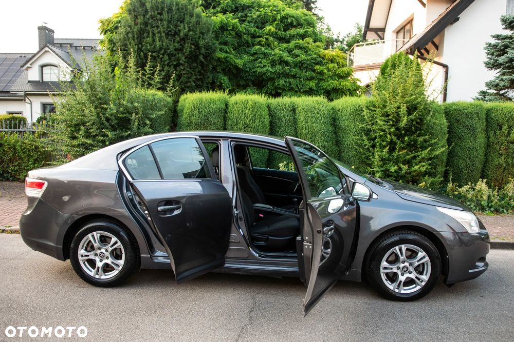 Toyota Avensis Touring Sports 1.8 Comfort - 8