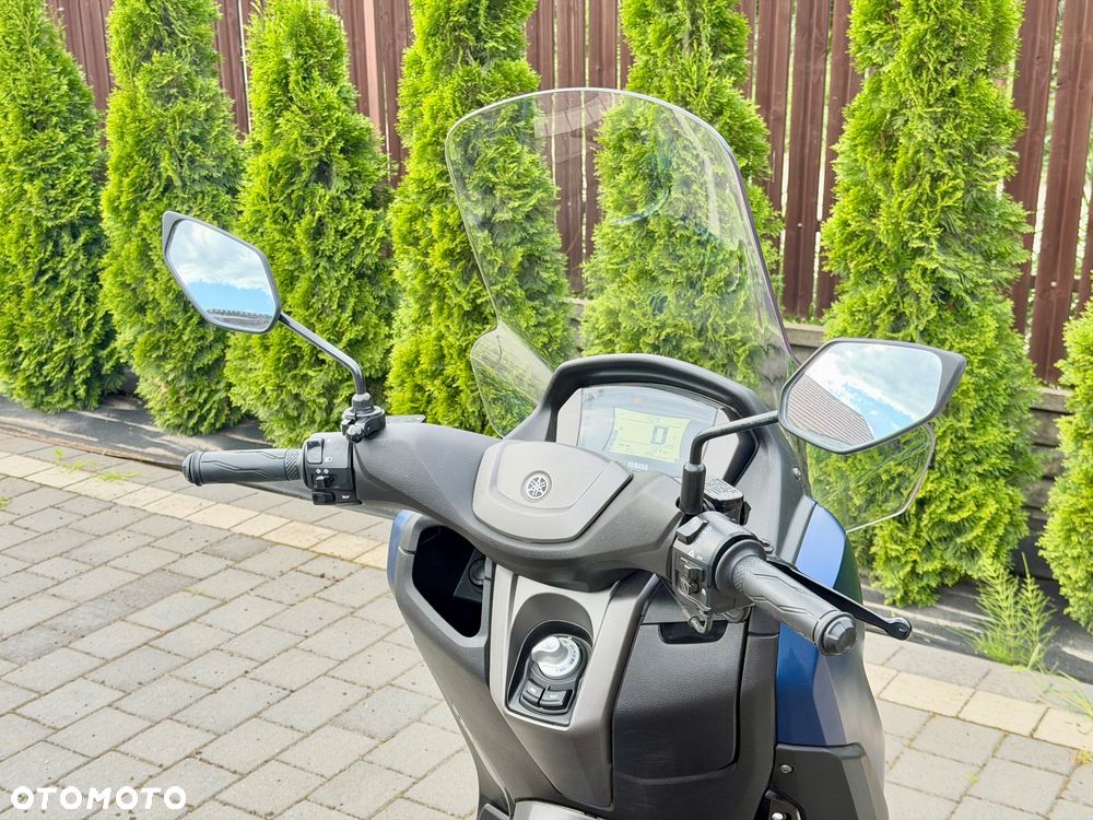 Yamaha NMAX - 11
