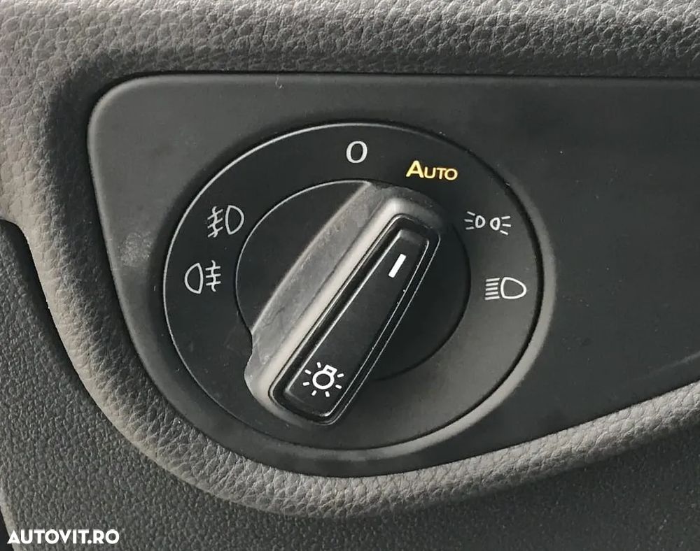 Volkswagen Touran 2.0 TDI SCR DSG Trendline - 22