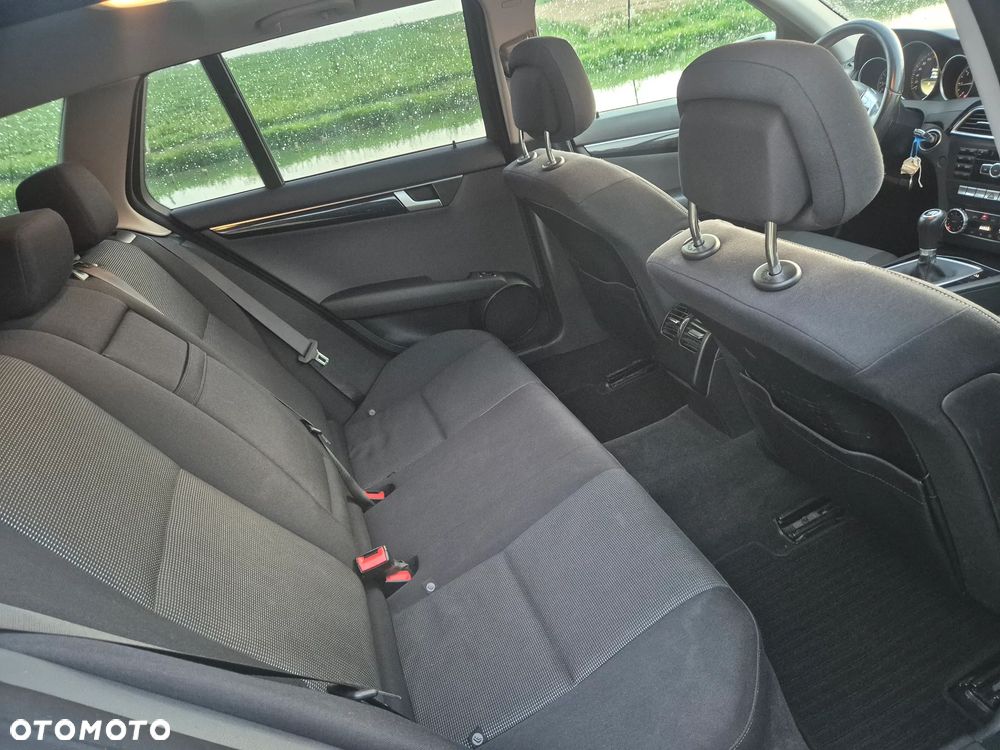 Mercedes-Benz Klasa C 200 CDI DPF (BlueEFFICIENCY) Avantgarde - 23