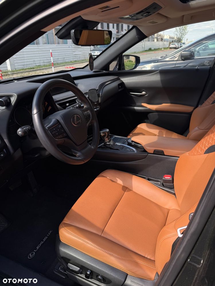 Lexus UX - 8