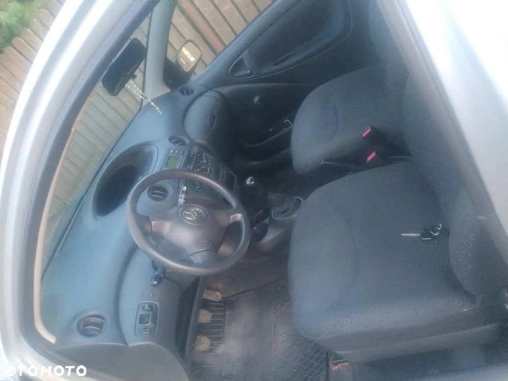 Toyota Yaris 1.3 Luna - 5