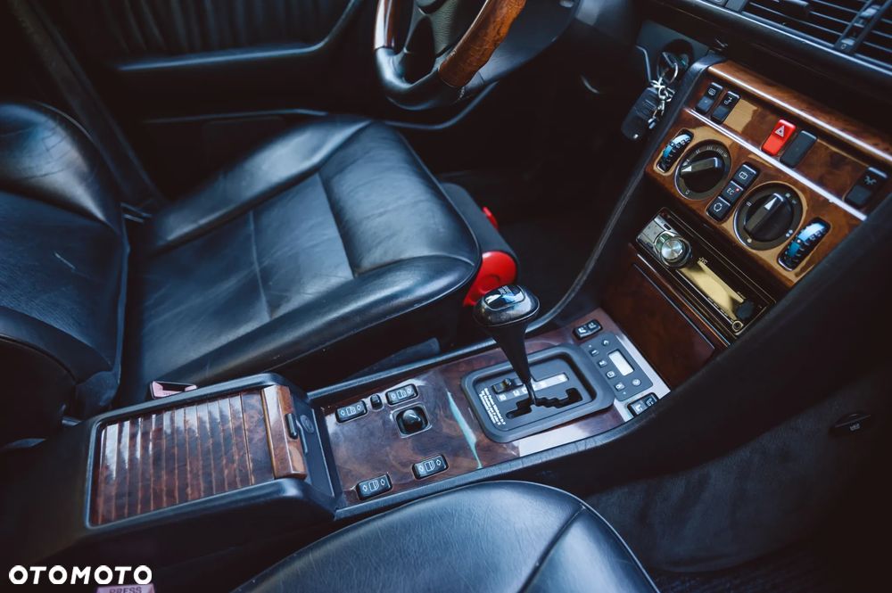 Mercedes-Benz Klasa E - 28