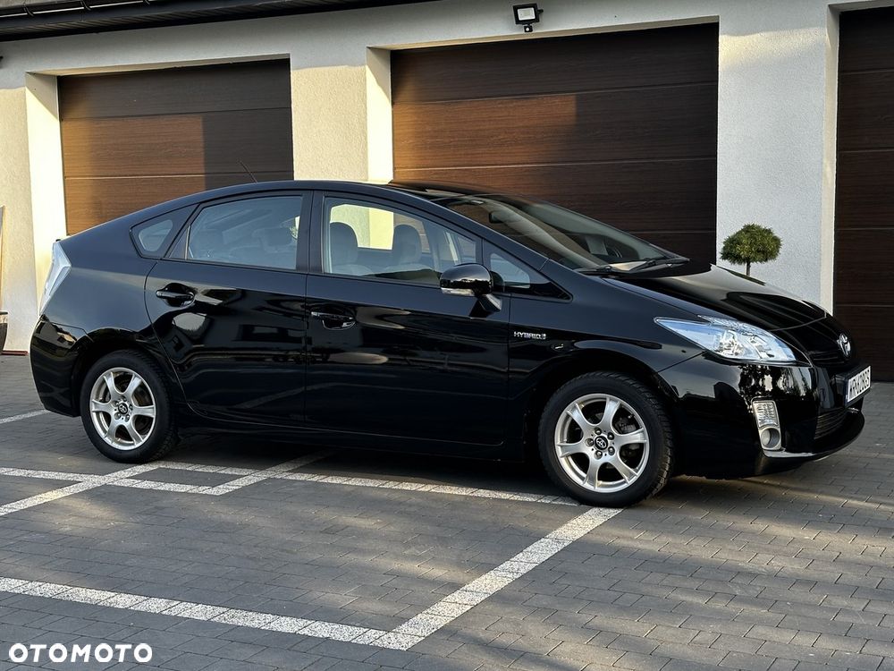 Toyota Prius (Hybrid) - 10