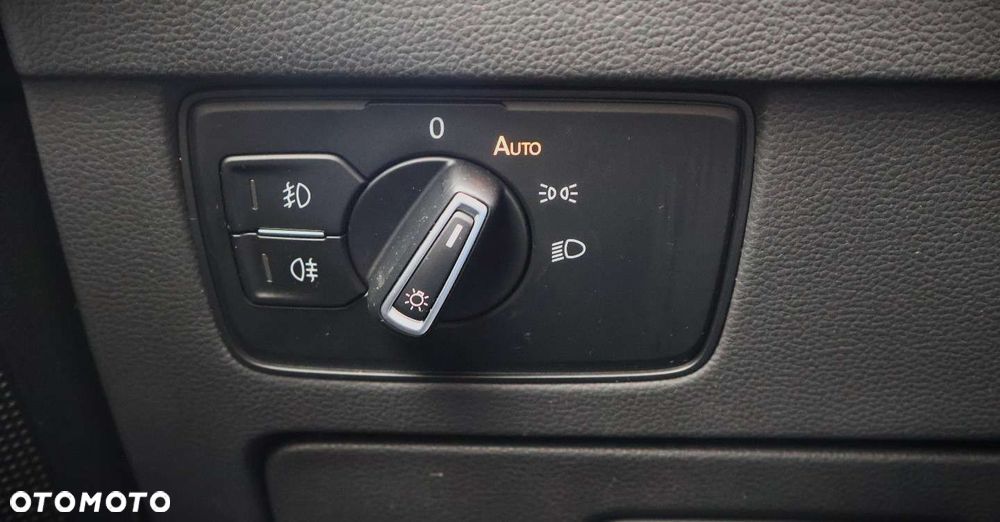 Volkswagen Passat Variant 2.0 TDI SCR DSG 4Motion Business - 36