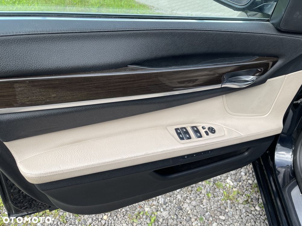 BMW Seria 7 740d xDrive - 26
