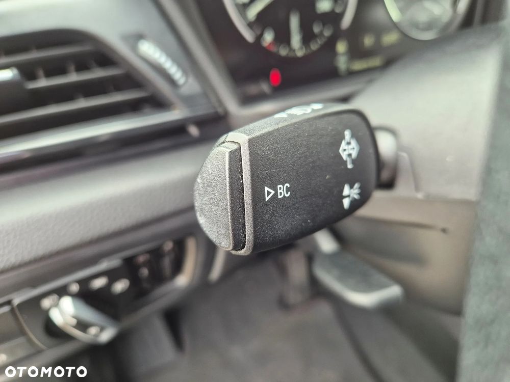 BMW Seria 2 218i - 23