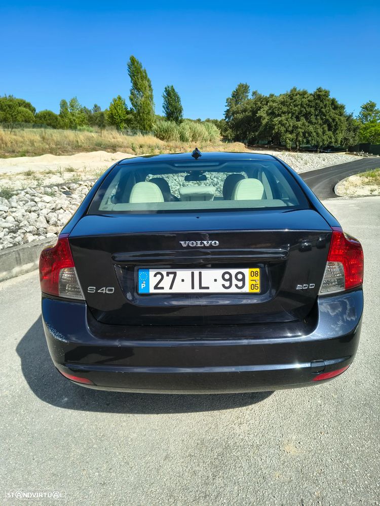 Volvo S40 2.0 D Momentum - 4