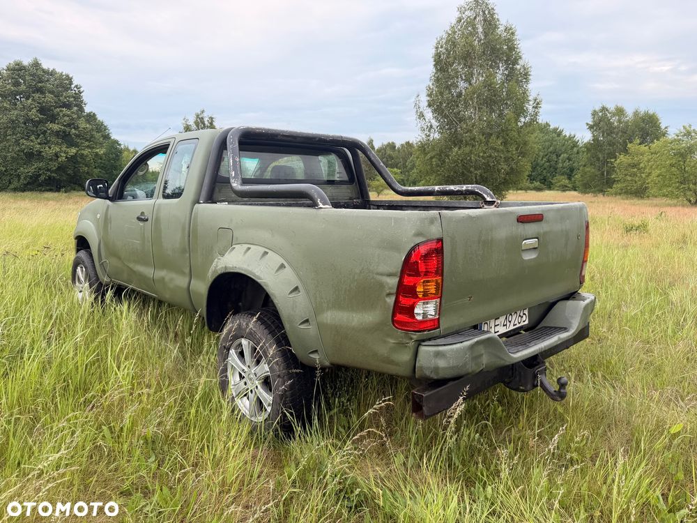 Toyota Hilux 2.5 D-4D DLX + - 4