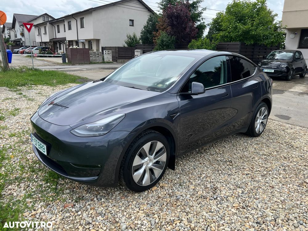 Tesla Model Y - 10