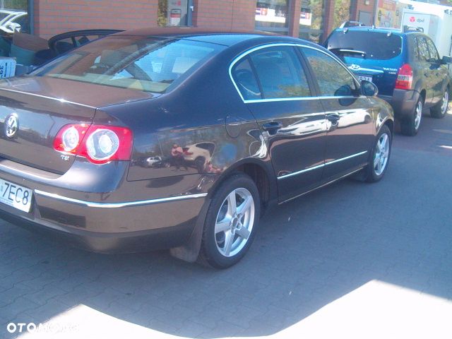 Volkswagen Passat - 4