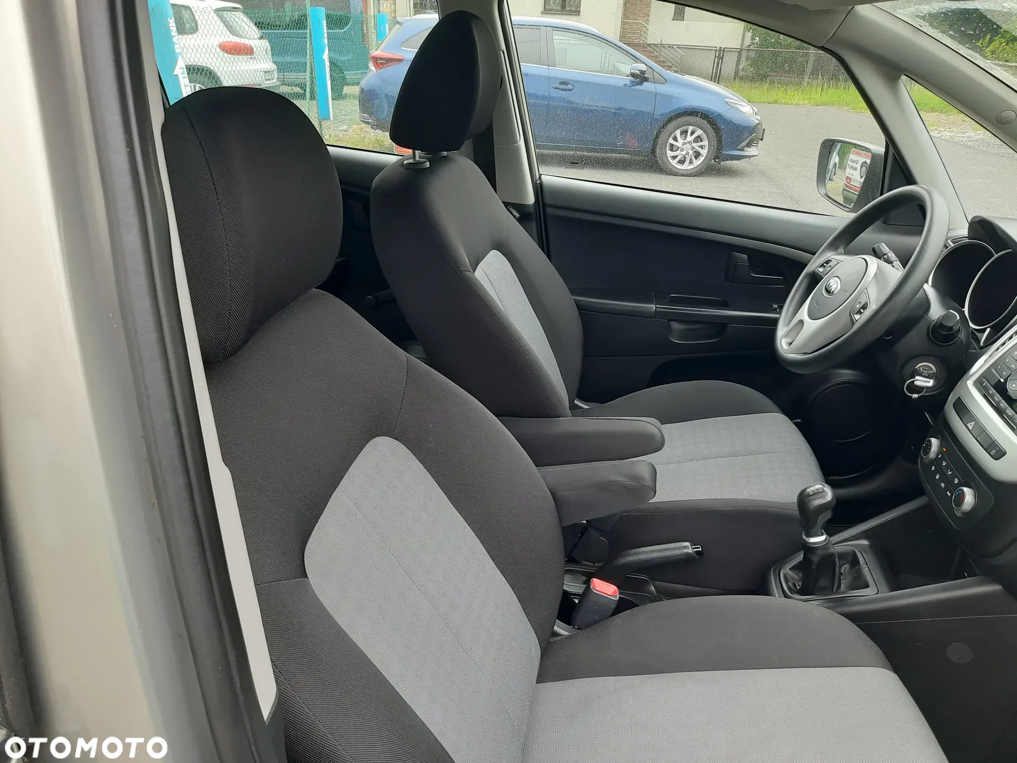 Kia Venga 1.6 M - 11