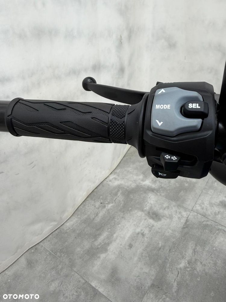 Suzuki GSX - 16