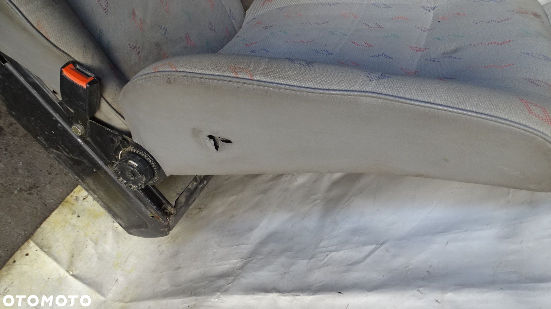 FOTEL PASAŻERA VOLKSWAGEN T4 2.4 - 5