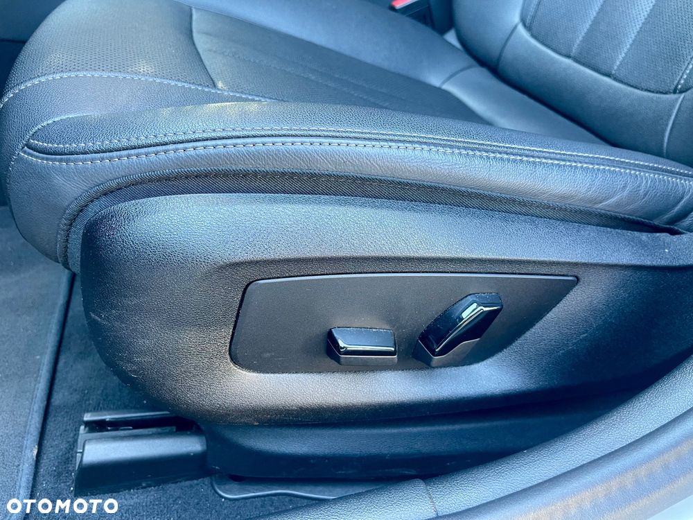 BMW Seria 5 530e xDrive - 28