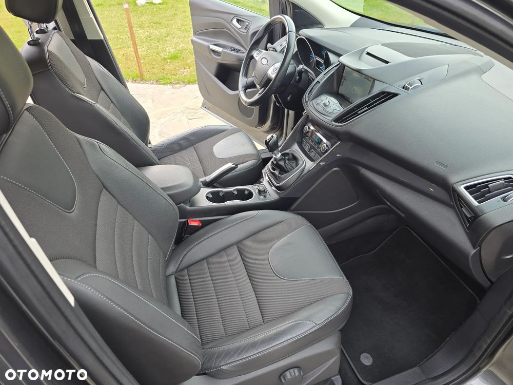 Ford Kuga 2.0 TDCi 2x4 Titanium - 32