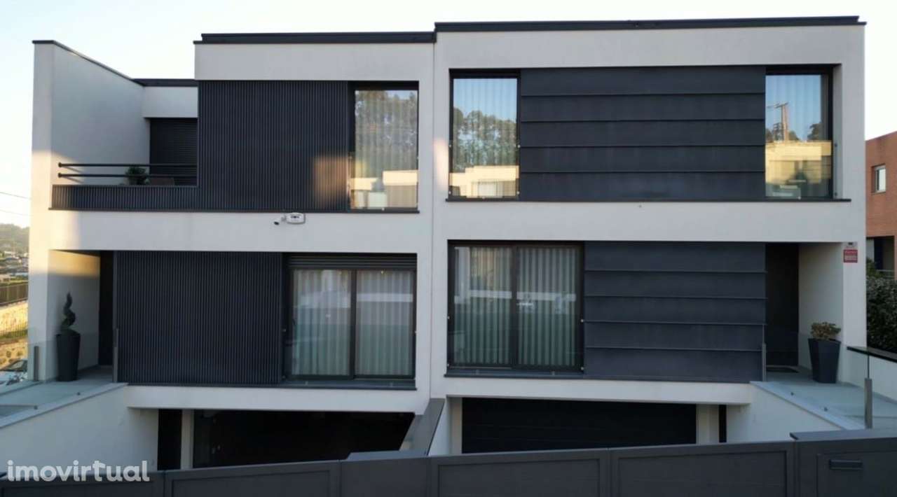 Moradia em Banda T3 Venda em Santo Tirso, Couto (Santa Cristina e São - Grande imagem: 2/37