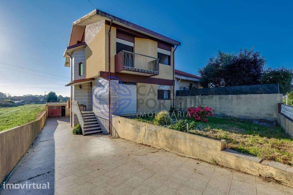Moradia T4 com terreno de 720 m2 em Lavra, Matosinhos