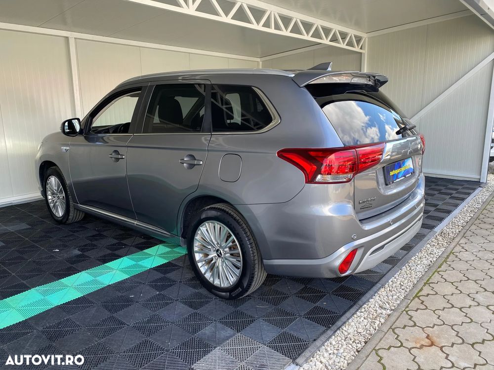 Mitsubishi Outlander - 3