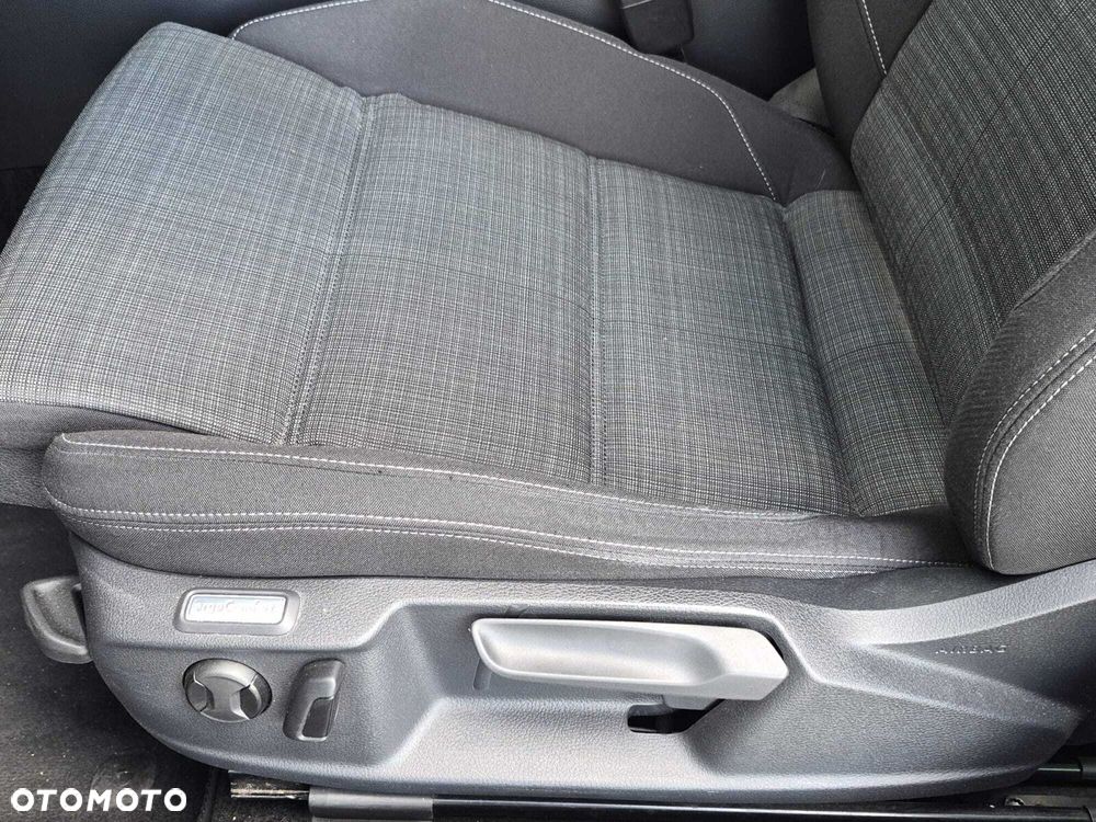 Volkswagen Passat - 14