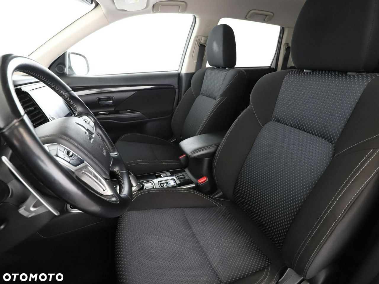 Mitsubishi Outlander - 13