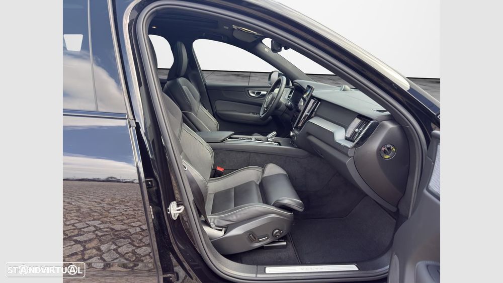 Volvo XC 60 2.0 T6 PHEV Black Edition AWD — fotografia 13